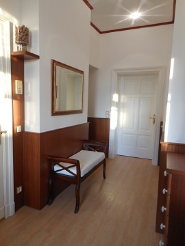 Diele mit Wandpaneel