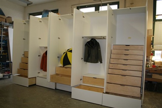 sehr grosser Einbau-Kleiderschrank mit Schubkastensystem und Beleuchtung