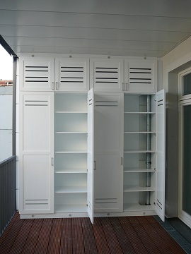 massgefertigter Einbauschrank fuer den Aussenbereich (Balkon)
