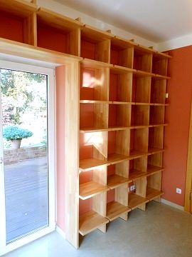 offene Buecherregalwand