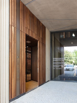 flaechenbuendig eingelassenes Eingangsportal