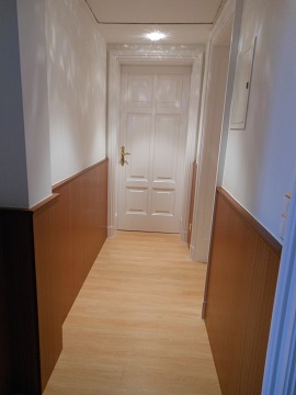 Flur mit profilierten Altberliner Zimmertueren