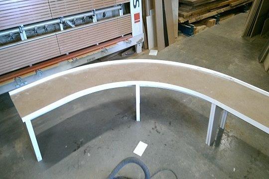 Heizkoerperverkleidung geschwungen in Produktion