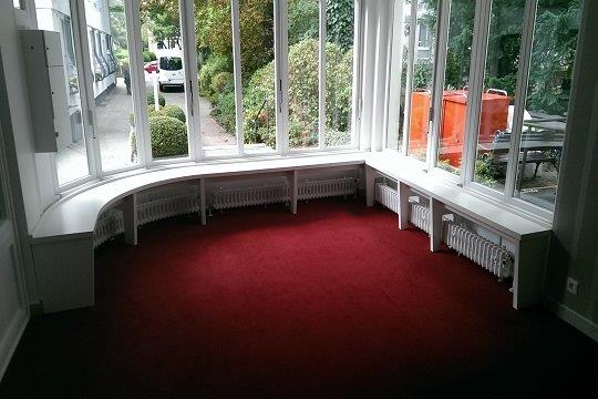 Heizkoerperverkleidung unterer Fensterbereich