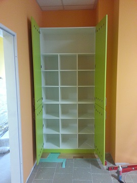 KITA Ruebchen gruener Schrank offen