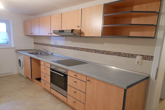 Kuechenzeile Kirschbaumfurnier mit blauer Kante