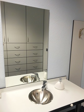 Optiker RAMIN Pruefraum Kontaktlinsen Detail