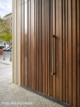 Eingangsportal seitlich für Web