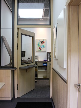 raumteilende Durchgangstuer